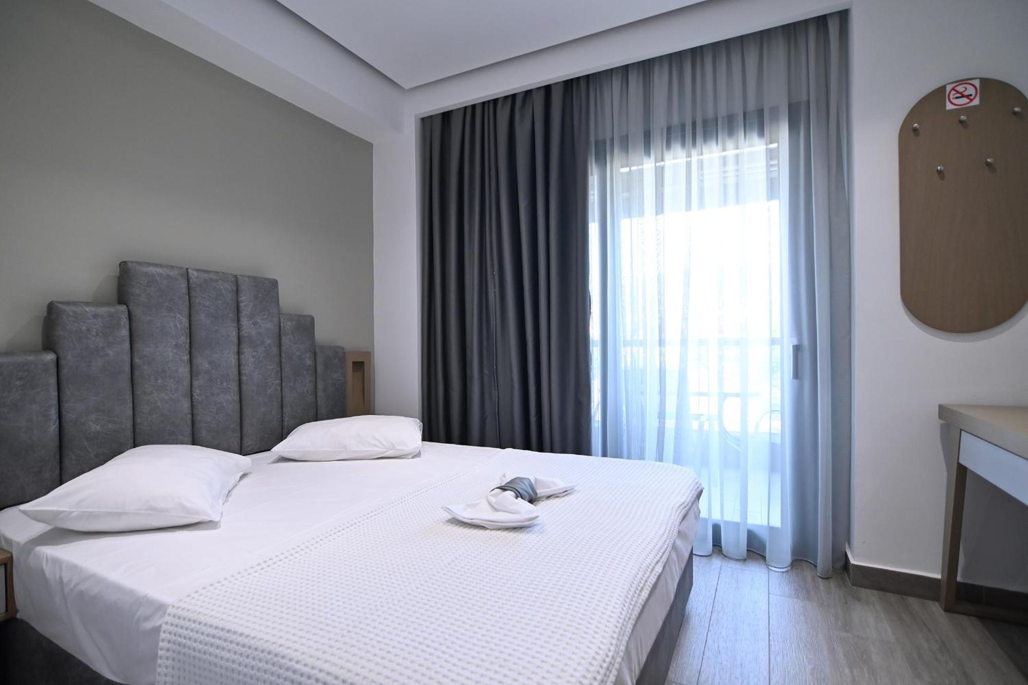 Amalia Rooms Sea View Nea Vrasna Bagian luar foto