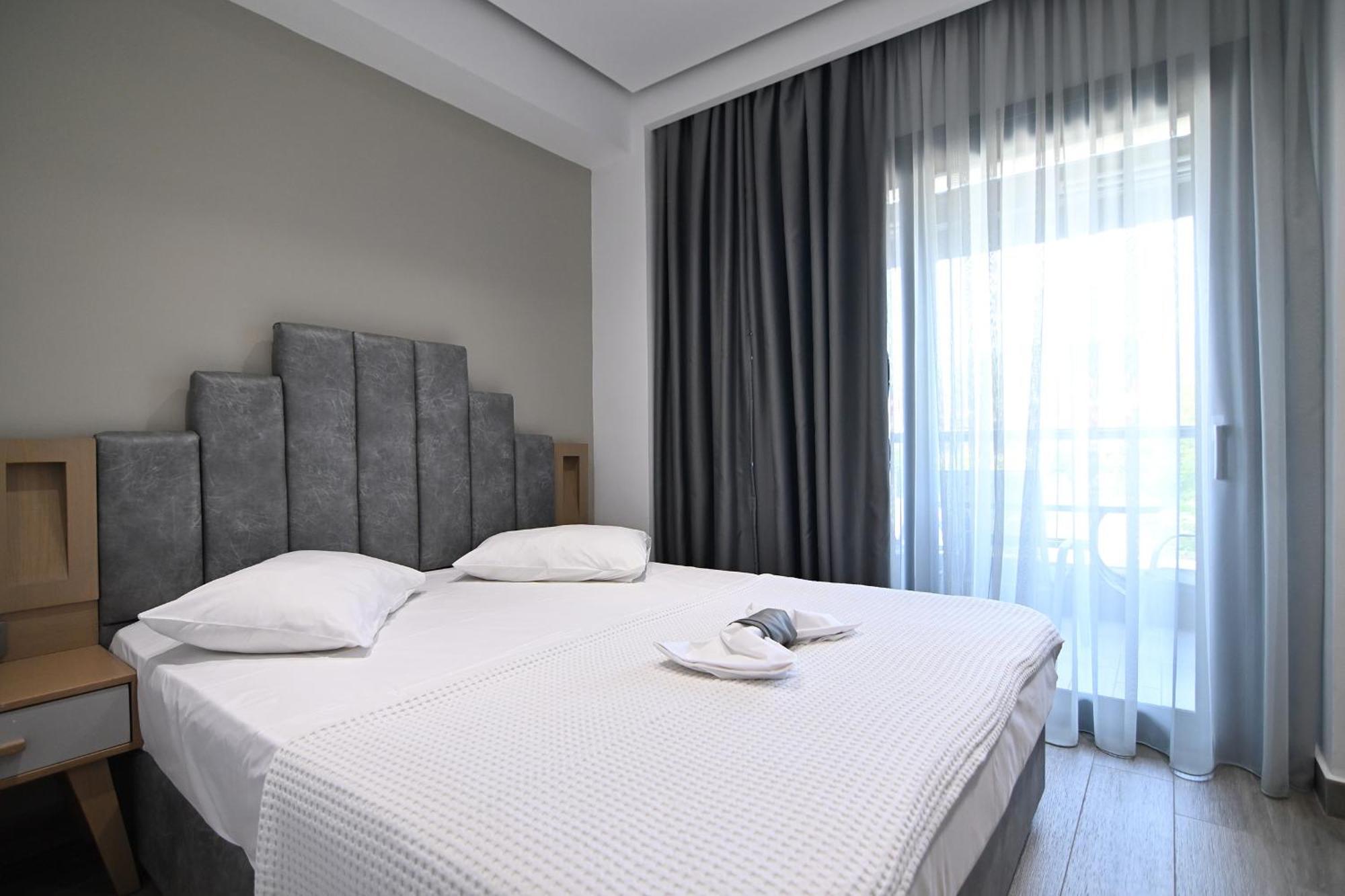 Amalia Rooms Sea View Nea Vrasna Bagian luar foto